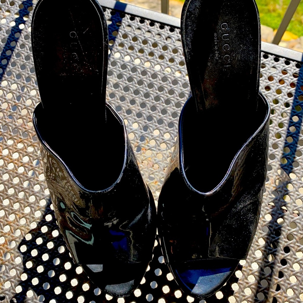 Gucci Heels with black pattern, leather and chrome heel. - Picture 3 of 11